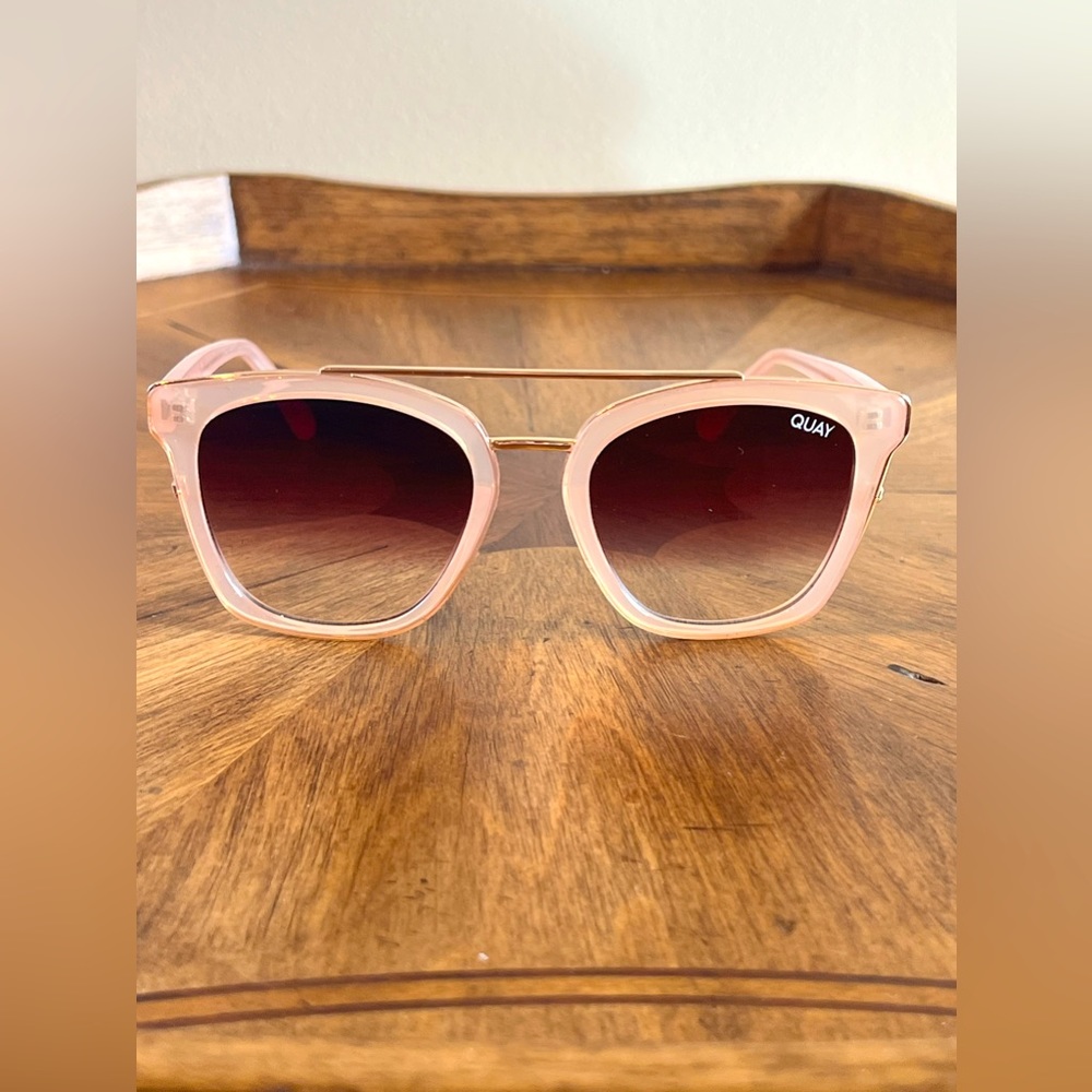QUAY Sweet Dreams Aviator Polarized Sunglasses and Case